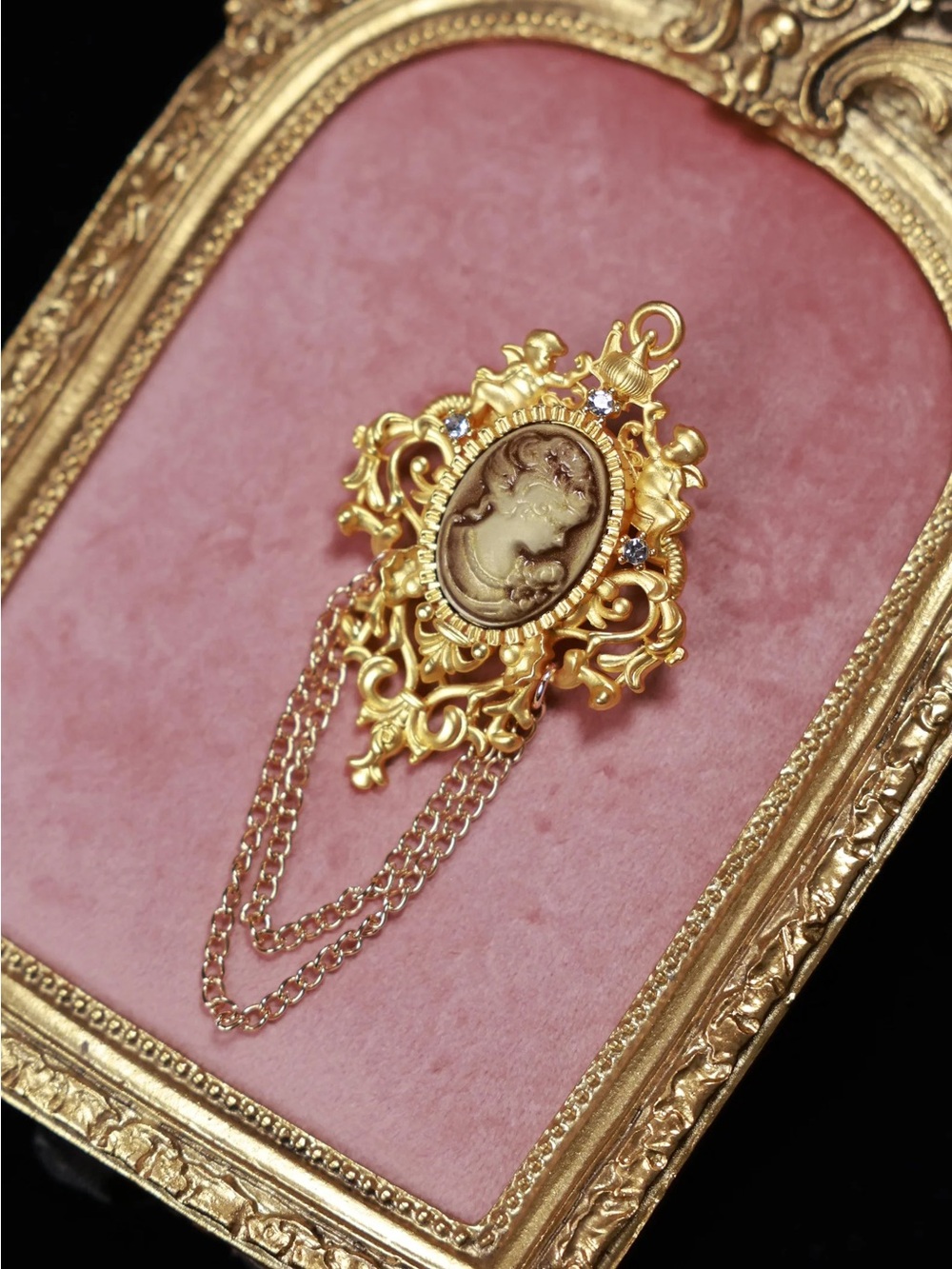 NEW LaceMade Grape Grinda Brooch